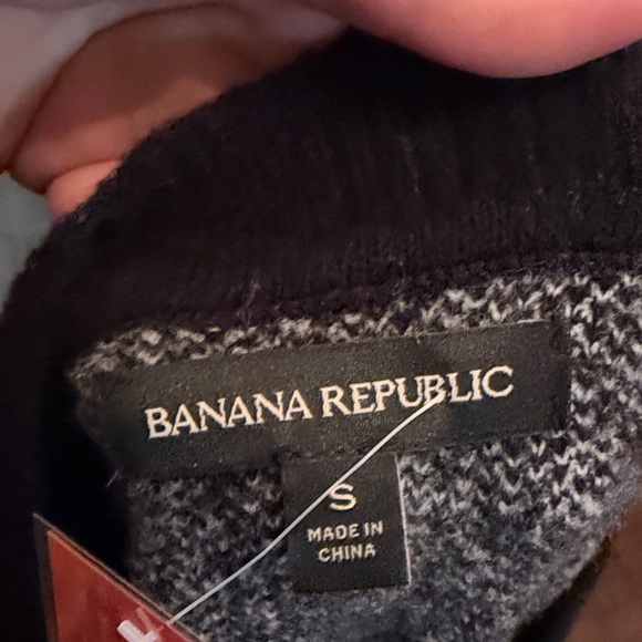 Banana Republic Women's Black Plaid Crewneck Sweater - Picture 2 of 4